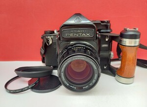 ■ PENTAX 6x7 TTL ボディ Super-Multi-Coated TAKUMAR 2.4/105 レンズ 動作確認済 現状品 中判フィルムカメラ 木製グリップ ペンタックス