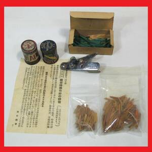  non-standard-sized mail.300 jpy shipping OK rare article.DIK NEEDLES. bamboo needle cutter bamboo needle green color bamboo needle Apollo n. needle case.2 piece can case ( red frame.. many .)