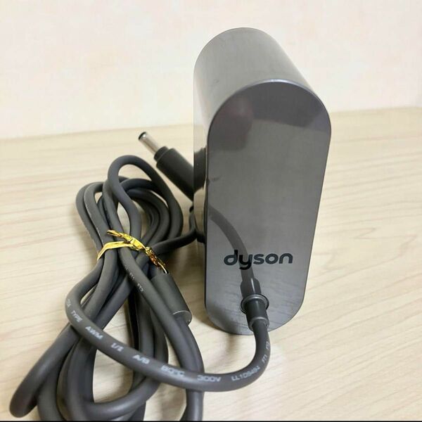 Dyson 純正　充電器 ACアダプター 205720-04