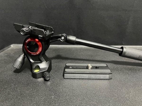 【中古・美品】Manfrotto マンフロット 小型フルードビデオ雲台 40mm フラットベース MVH400AH