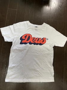 DEUS デウス Tシャツ 白 サイズS（実際Mサイズ位です） USED