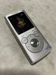 【送料無料】ソニー デジタルウォークマン NW-E052♪シルバー 2GB SONYWALKMAN♪即決ポータブルオーディオプレーヤーdigital media player