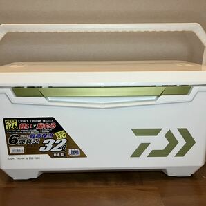 送料無料！オマケ付！使用2回のみ ダイワ ライトトランクα ZSS-3200 Sゴールド 6面真空 DAIWA LIGHT TRUNK α ZSS 3200 KEEP126 クーラーの画像1