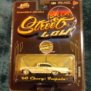 Jada TOYS 1/64 (2) STREET LOW '60 CHEVY IMPALA ( white )