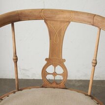 IZ71229F★張替済 英国 アンティーク アームチェア ストリップド加工 サイドチェア 木彫刻 ダイニングチェア 象嵌 椅子 西欧 クラシック_画像2