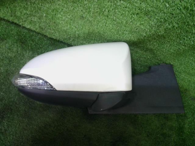 ヴィッツ DBA-NSP130 右サイドミラー 209 87910-52B90 J ヴィッツ DBA-NSP130 右サイドミラー 209 87910-52B90 J