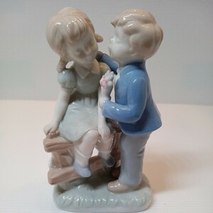 ② Andersen 陶磁器　人形　男の子と女の子　白色