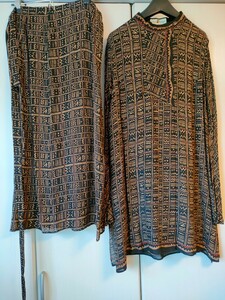 *HIROKO KOSHINO Hiroko Koshino шелк Africa n рисунок блуза & юбка выставить 
