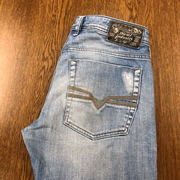 【FE144】DIESEL W30 L32 色落ち加工 ダメージ加工 ブーツカット ジーンズ デニムパンツ ストレッチ生地 裾再現仕上げブランド古着送料無料