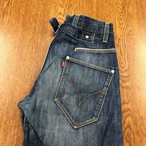 【FE102】Levi's ENGINEERED JEANS W29 L32 色落ち加工 立体裁断 ジーンズ デニムパンツ シンチバック ブランド古着 リーバイス 送料無料