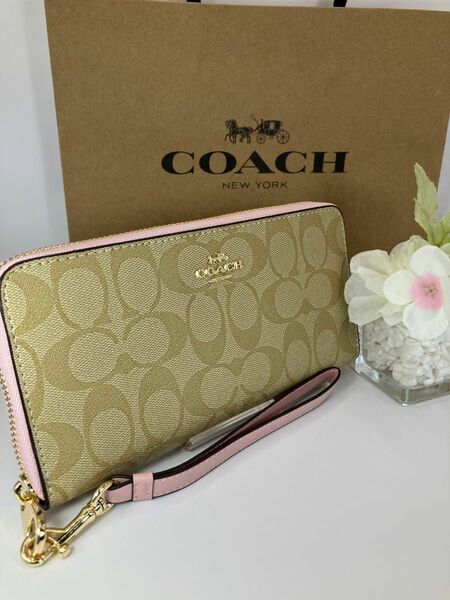 新品　未使用　COACH コーチ 　ベージュシグネチャーピンクストラップ　長財布　箱、紙袋付き