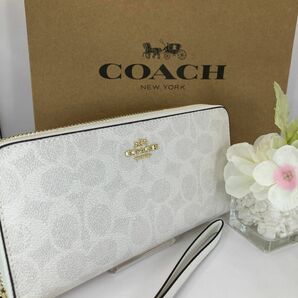 新品　未使用　COACH コーチ 　ホワイトシグネチャー　長財布　箱、紙袋付き