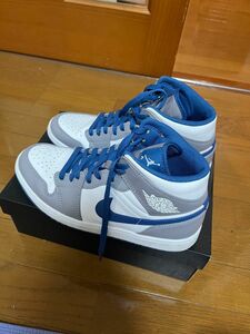 Nike Air Jordan 1 Mid "True Blue"
