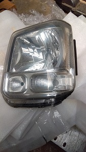 * Suzuki Every DA17V head light * left for junk!