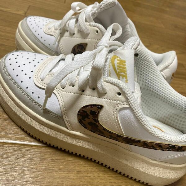 NIKE スニーカー