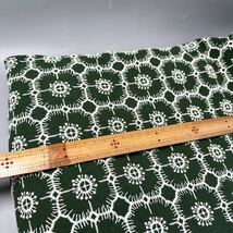 刺繍・厚手リネン生地・幅140ｃｍ×５０ｃｍ・緑地.白花.追加可能・_画像2