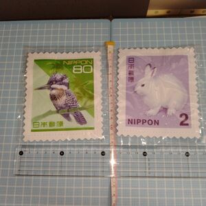 切手ポーチ 2種 計2点。80円切手柄ヤマセミ、2円切手柄エゾユキウサギ