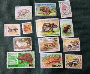 ■同梱可　リスや小動物　消印無し　未使用切手　海外古動物切手　１３枚　　