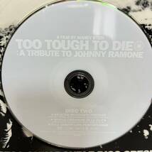 【DVD】2枚組/限定盤 TOO TOUGH TO DIE「A TRIBUTE TO JOHNNY RAMONE」ジョニー・ラモーンに捧ぐ/LPサイズ 見開きジャケット_画像6