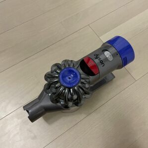 ジャンク　ダイソン　掃除機　V7fluffy 本体　訳あり dyson コードレスクリーナー サイクロン式 コードレス　パーツ