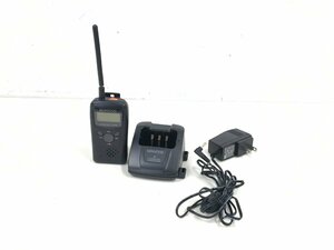 KENWOOD　特定小電力トランシーバーUBZ-BM20R+充電器　W08-1250　通電のみ確認　　中古品（管：2A2-M7）