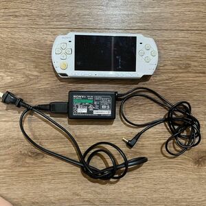 psp-3000 本体　 動作確認済み　バッテリー充電器付き　ラメ　ホワイト PSP