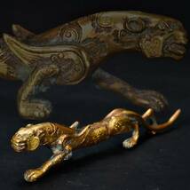br10650 中国古玩 古銅製 鍍金獣形置物 文鎮 時代物 唐物 青銅器 長 23cm 重 304g_画像1