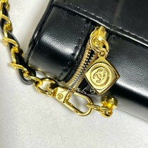 シャネル CHANEL ノベルティ リップケースポーチ チェーン付き ポーチ ブラック 小物入れ コスメ　ロゴ　ミニポーチ　非売品　新品未使用_画像3