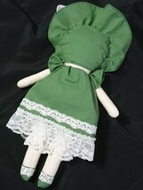 昭和レトロ風、手作り文化人形。ハンドメイドドール。深緑色、薄茶髪、和柄、蝶、白レース。新品。_画像2