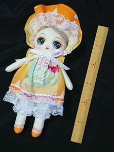 昭和レトロ風、手作り文化人形。ハンドメイドドール。黄色柄ありグラデーション、薄茶髪、和柄、白レース。新品。
