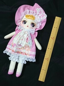 昭和レトロ風、手作り文化人形。ハンドメイドドール。白系ピンク色、金髪、和柄、蝶、白レース。新品。