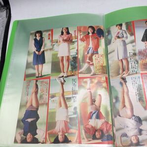 8 ※【同梱可】レア ポスター 昭和アイドル 雑誌付録 切り抜き ファイル入り 制服逆立ちの画像5