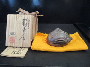 . on .. Okayama prefecture important less shape culture fortune thing . author Bizen crane incense case four person . also box . cloth 