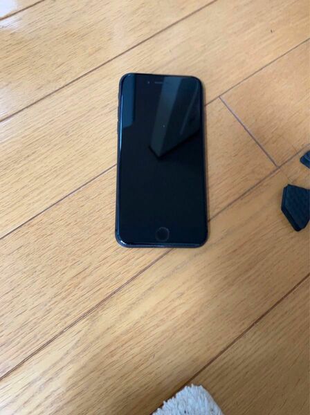 アイホン8 iPhone8 黒　SIMフリー　外カメラ故障　他は問題なく使用中