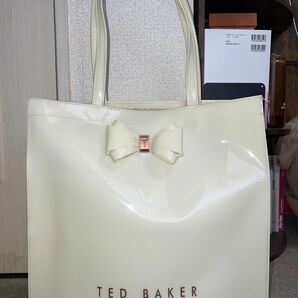 TED BAKER テッドベイカー Lサイズエナメルトートバッグ 白