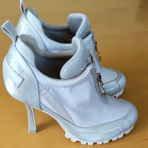 YELLO WEISS SNEAKER HEELS サイズS