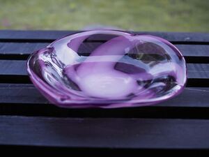 ★能登島ガラス 菓子器 赤紫に白の渦巻き