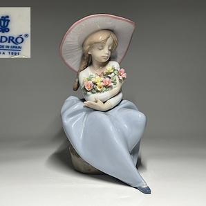 【瑞】リヤドロ LLADRO 少女花フィギュリン 陶器人形 置物 の画像1