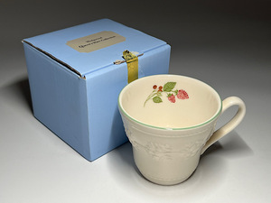 【瑞】ウェッジウッドWEDGWOOD FESTIVITY　RASPBERRY　マグカップ　