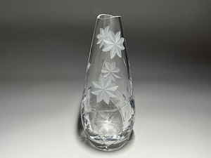 【瑞】カットガラス　花瓶　高：２１ｃｍ