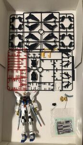 MG 1/100 機動戦士ガンダムSEED DESTINY ストライクフリーダムガンダム フルバーストモード　組立途中　欠品　ジャンク