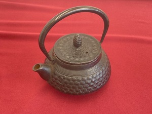 ※6134 南部鉄器 鉄瓶 急須 無銘 菊文様 個人保管品 伝統工芸品 金属工芸