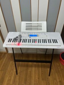 美品LK-222 CASIO 光ナビゲーションキーボード、スタンド付き