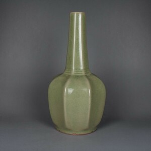 旧家蔵出 古玩 宋越窯秘色磁器青釉の花瓶 1393