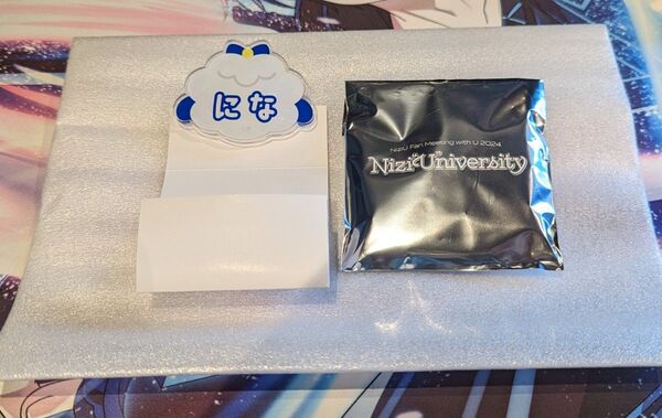 NIZIU にな ネームバッチ