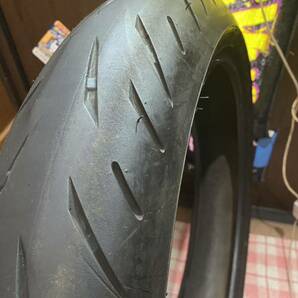 中古MCタイヤ 2022年製造 BRIDGESTONE BATTLAX S22 120/70ZR17 ブリヂストン バトラックス ハイパースポーツ 120 70 17 3122 M3122の画像2