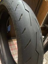 中古MCタイヤ 2022年製造 PIRELLI DIABLO ROSSOⅣ 120/70ZR17 ピレリ ディアブロ ロッソ4 120 70 17 4222 M3147_画像3