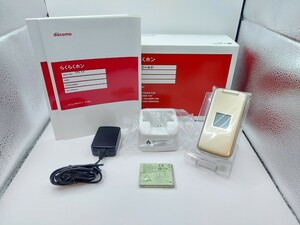 [ почти новый товар! жидкокристаллический нет царапина! суждение 0]docomo удобно ho nF-02J Gold AC адаптер + принадлежности в наличии контрольный номер 7344