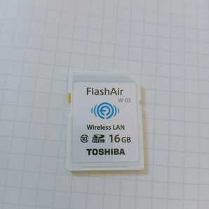 ★W-03★iPhoneやスマホに写真転送★東芝FlashAir16GB★WiFi内蔵デジカメSDカード16G★無線LAN搭載WiFi機能付きフラッシュエアー Flash Air