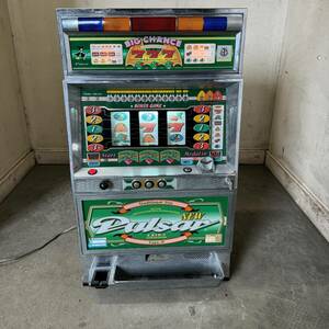 (I)* Gifu departure ^ pachinko slot machine apparatus / mountain ./ new Pulsar /NEW Pulsar EXTRA/ retro / door key setting key equipped / coin machine / junk R6.5/20*